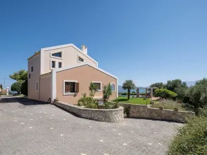 Prodej vily, Stérnes Héraklion, Řecko, 340 m2