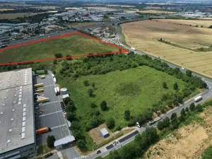 Pronájem komerčního pozemku, Praha, 2000 m2