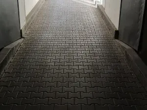 Pronájem garážového stání, Praha - Holešovice, U Pergamenky, 12 m2