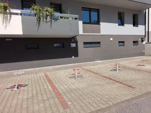 Pronájem garážového stání, Jičín, Ruská, 15 m2