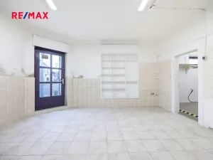 Pronájem obchodního prostoru, Praha - Dolní Počernice, Českobrodská, 66 m2