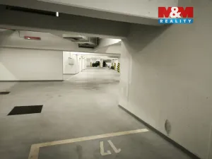 Pronájem garážového stání, Karlovy Vary, Divadelní náměstí, 19 m2