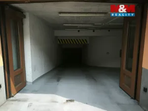 Pronájem garážového stání, Karlovy Vary, Divadelní náměstí, 19 m2