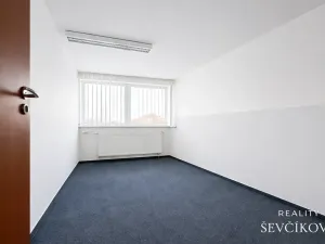 Pronájem obchodního prostoru, Hradec Králové, Vlčkovická, 700 m2