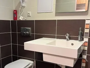 Pronájem bytu 1+kk, Praha - Suchdol, Suchdolské náměstí, 24 m2