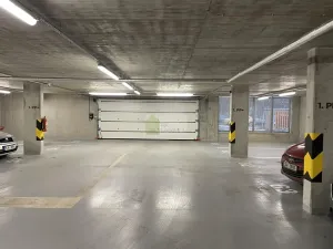 Pronájem garážového stání, Praha - Záběhlice, Choceradská, 13 m2