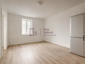 Pronájem bytu 2+kk, Jindřichův Hradec, nám. Míru, 39 m2