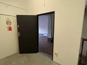 Prodej obchodního prostoru, Praha - Horní Počernice, Komárovská, 210 m2