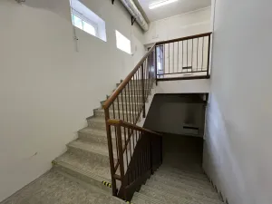 Pronájem skladu, Praha - Horní Počernice, Komárovská, 210 m2