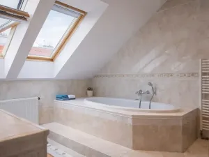 Pronájem bytu 6+kk a větší, Praha - Holešovice, Strojnická, 168 m2