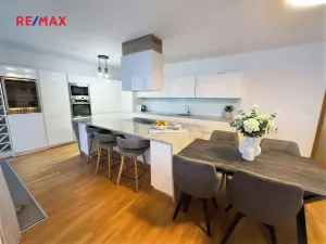 Pronájem bytu 4+kk, Praha - Žižkov, Ke kapslovně, 156 m2