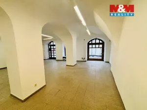Pronájem obchodního prostoru, Jihlava, Masarykovo náměstí, 360 m2
