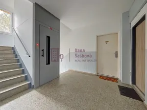 Pronájem bytu 2+1, Jindřichův Hradec, sídliště Vajgar, 35 m2