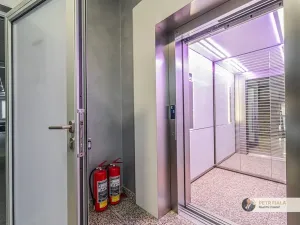 Pronájem kanceláře, Praha, Dopraváků, 240 m2