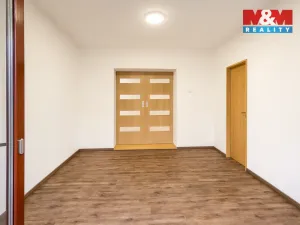 Pronájem bytu 2+1, Chvaletice, Dukelská, 46 m2