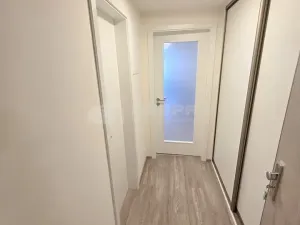 Pronájem bytu 1+kk, Praha - Hloubětín, U Elektry, 33 m2