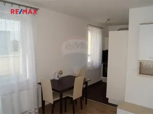 Pronájem bytu 1+kk, Praha - Vinoř, Českodubská, 36 m2