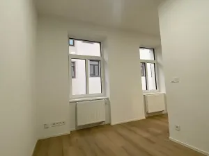 Pronájem bytu 2+kk, České Budějovice, Rudolfovská tř., 35 m2