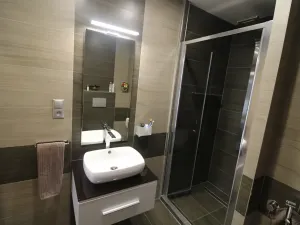 Prodej bytu 2+kk, Karlovy Vary, Sedlecká, 60 m2