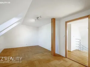 Prodej vily, Praha - Lipence, Na Bambouzku, 300 m2