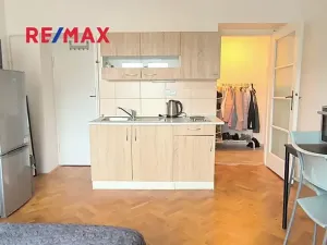 Pronájem bytu 1+kk, Praha - Nusle, Hvězdova, 21 m2
