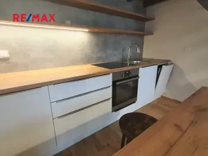 Pronájem bytu 1+kk, Praha - Smíchov, Na Valentince, 30 m2