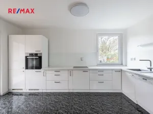 Prodej vily, Měchenice, Hlavní, 330 m2