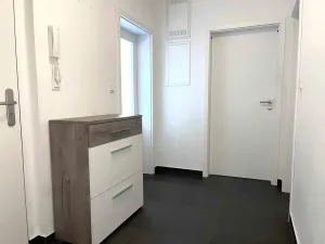 Pronájem bytu 2+kk, Praha, Za černým mostem, 50 m2