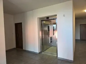 Pronájem bytu 2+kk, Praha, Za černým mostem, 50 m2