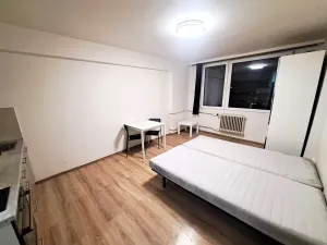 Pronájem bytu 1+kk, Praha - Radotín, Vrážská, 28 m2