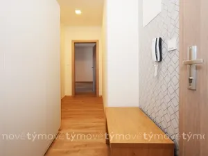 Pronájem bytu 2+kk, Pardubice, Na Hrázi, 32 m2