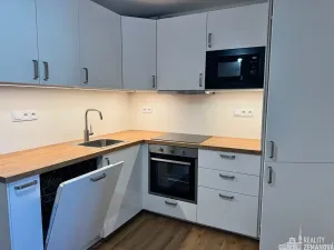Pronájem bytu 2+kk, Praha - Vysočany, Kolbenova, 60 m2