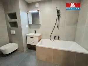 Prodej bytu 2+1, Ostrov, Luční, 71 m2