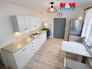 Prodej bytu 3+1, Dynín, 70 m2