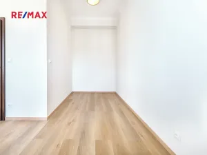 Pronájem bytu 1+kk, Praha - Libeň, náměstí Dr. Václava Holého, 27 m2