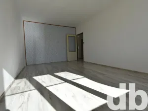 Pronájem bytu 2+1, Karlovy Vary, Závodu míru, 60 m2