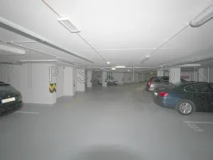 Pronájem garážového stání, Praha - Libeň, Březenská, 16 m2