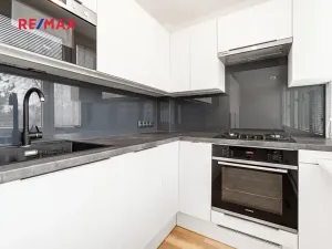 Pronájem bytu 3+kk, Praha - Karlín, Nekvasilova, 55 m2