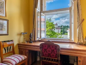 Pronájem bytu 3+1, Praha - Malá Strana, U lužického semináře, 111 m2