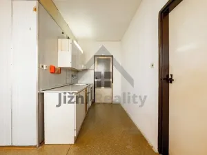 Prodej bytu 3+1, Volary, Sídl. Míru, 69 m2