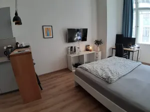 Pronájem bytu 1+kk, Praha - Smíchov, Zborovská, 35 m2