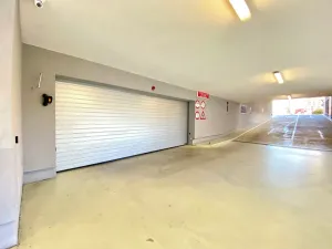 Pronájem garážového stání, Praha - Žižkov, Jana Želivského, 13 m2