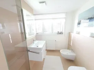 Pronájem bytu 4+1, Praha - Kobylisy, Služská, 128 m2