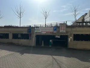 Pronájem garážového stání, Hradec Králové, Plácelova, 15 m2