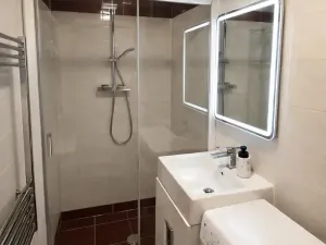 Pronájem bytu 2+kk, Praha - Kobylisy, Frýdlantská, 44 m2
