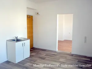 Pronájem kanceláře, Zlín, Sadová, 33 m2