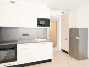 Pronájem bytu 1+kk, Praha - Hloubětín, Poděbradská, 32 m2