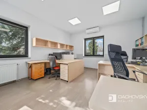 Prodej obchodního prostoru, Pardubice, K Dolíčku, 374 m2