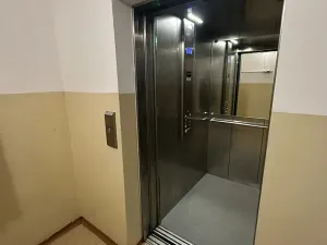 Pronájem bytu 2+1, Praha, Svídnická, 39 m2