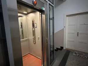 Pronájem bytu 2+kk, Praha - Žižkov, Fibichova, 60 m2